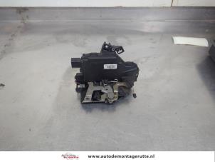 O207706 Gebruikte deurslot mechaniek 4deurs links-achter Volkswagen Golf