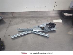 O207711 Gebruikte ruitmechaniek 2deurs links-voor Renault Twingo