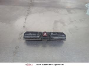 O207731 Gebruikte alarmlicht schakelaar Mercedes CLK