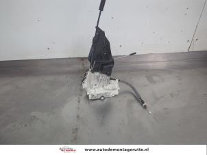 O207752 Gebruikte slotmechaniek portier 4deurs rechts-achter Mercedes B-Klasse