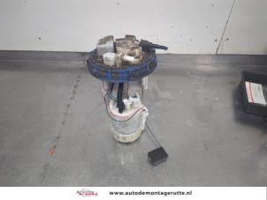 O207772 Gebruikte brandstofpomp elektrisch Peugeot 107