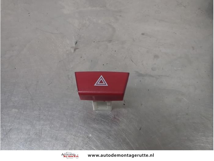 Gebruikte Schakelaar Paniekverlichting Peugeot 107 O207773