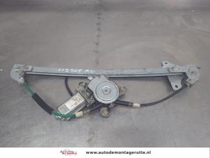 O207798 Gebruikte ruitmechaniek 4deurs rechts-voor Suzuki Wagon R+
