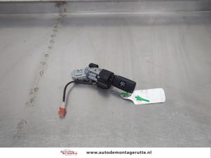 O207812 Gebruikte sleutel+contactslot Peugeot 1007