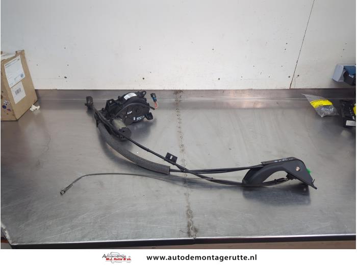 Gebruikte Schuifdeur motor rechts Peugeot 1007 O207815