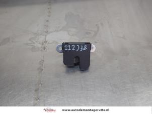 O207829 Gebruikte achterklep slotvanger Seat Ibiza