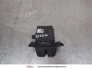O207865 Gebruikte achterklep slotmechaniek Landrover Range Rover