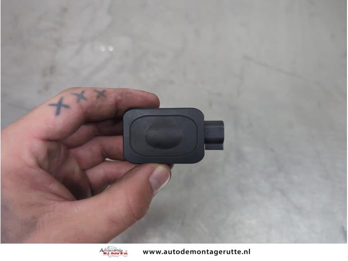 Gebruikte Schakelaar achterklep Landrover Range Rover O207866