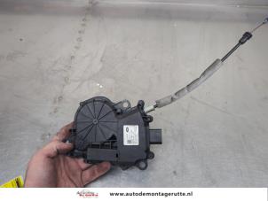 O207875 Gebruikte sluithulpmotor achterklep Landrover Range Rover