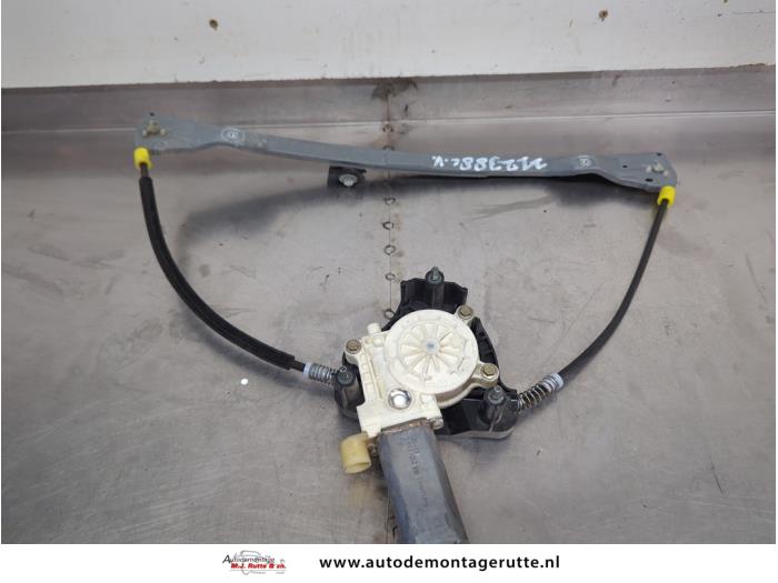 Gebruikte Ruitmechaniek 4Deurs links-voor Renault Clio O207929