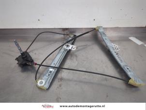 O207932 Gebruikte raammechaniek 2deurs links-voor Ford Fiesta