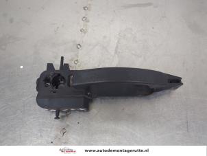 O207942 Gebruikte deurgreep 4deurs links-voor Ford Fiesta