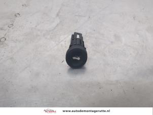 O207943 Gebruikte schakelaar achterklep Ford Fiesta