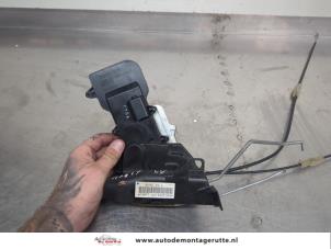 O207988 Gebruikte slotmechaniek portier 4deurs links-voor Mazda 2