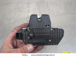 O207992 Gebruikte slotmechaniek achterklep Peugeot 5008