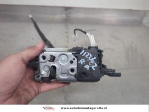 O207993 Gebruikte slotmechaniek portier 4deurs rechts-achter Peugeot 5008