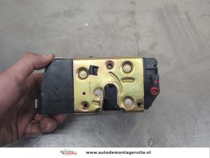O207996 Gebruikte deurslot mechaniek 4deurs rechts-achter Peugeot 307