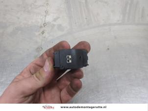 O208002 Gebruikte schuifdak schakelaar Peugeot 5008