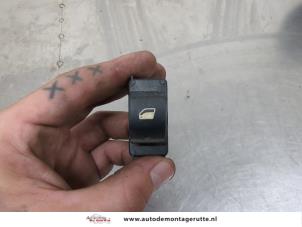 O208003 Gebruikte ruit schakelaar elektrisch Peugeot 5008