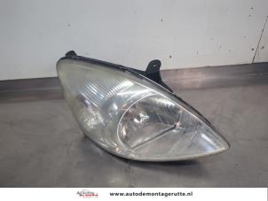 O208029 Gebruikte rechter koplamp Hyundai Matrix