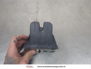 O208058 Gebruikte achterklep slotmechaniek Seat Ibiza