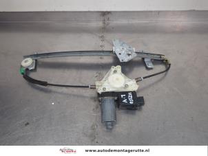 O208070 Gebruikte ruitmechaniek 4deurs links-voor Mitsubishi Space Star