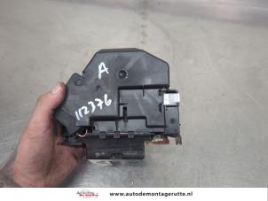 O208082 Gebruikte slotmechaniek achterklep Volvo V70