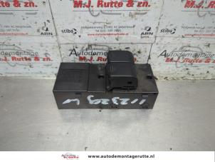 O208081 Gebruikte combischakelaar ramen Nissan Micra