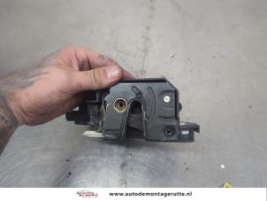 O208090 Gebruikte slotmechaniek portier 4deurs links-voor Volvo V70