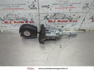 O208091 Gebruikte portierslot cilinder links Volkswagen Fox