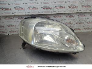 O208126 Gebruikte koplamp rechts Volkswagen Fox