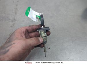 O208130 Gebruikte deurslot cilinder links Seat Arosa