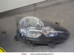O208141 Gebruikte rechter koplamp Toyota Aygo