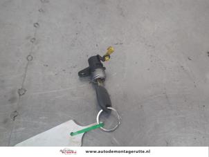O208195 Gebruikte cilinderslot portier links Kia Picanto