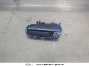 O208196 Gebruikte portiergreep 4deurs links-voor Hyundai Matrix