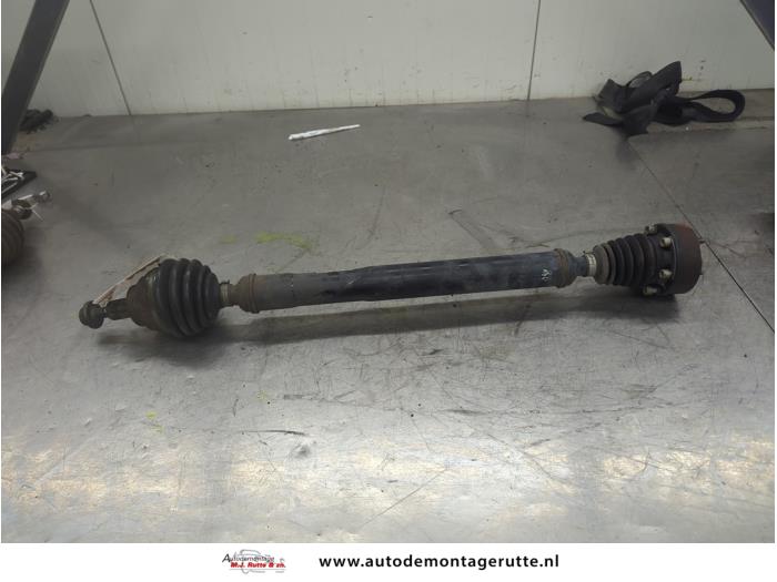 Gebruikte Aandrijfas rechts-voor Volkswagen Golf O208245