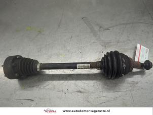 O208246 Gebruikte cardanas links-voor (vwa) Volkswagen Golf
