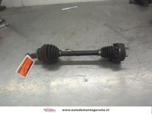 O208251 Gebruikte aandrijfas links-voor Skoda Fabia