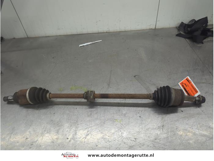 Gebruikte Aandrijfas rechts-voor Mitsubishi Colt O208254
