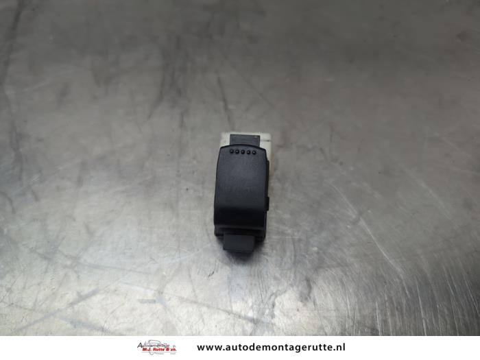 Gebruikte Schakelaar Elektrisch Raam Suzuki Alto O208282