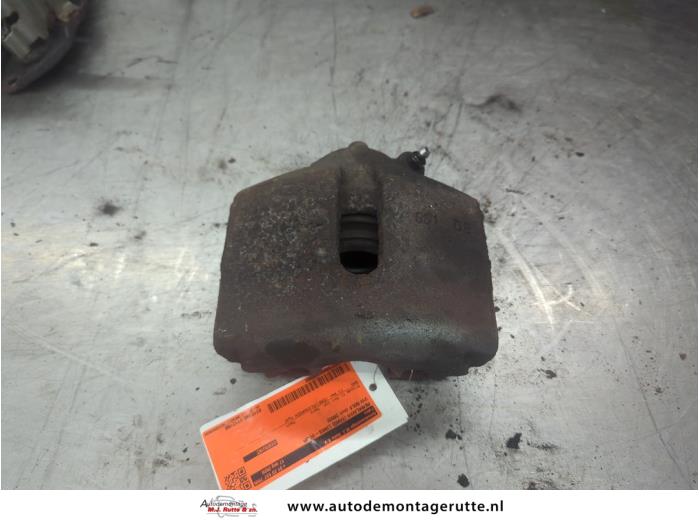 Gebruikte Remklauw (Tang) links-voor Volkswagen Golf O208303