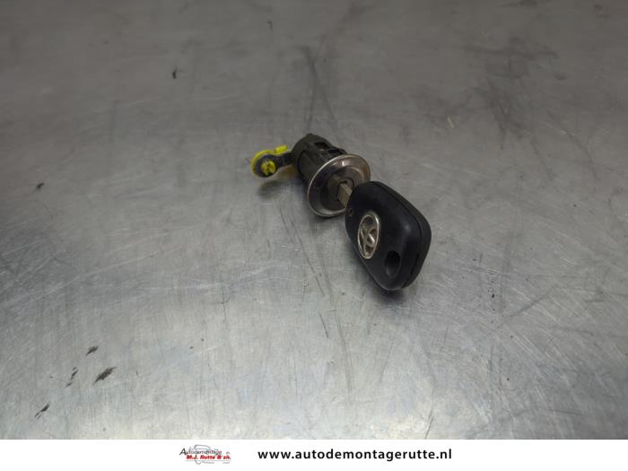 Gebruikte Cilinderslot Portier links Toyota Aygo O208300