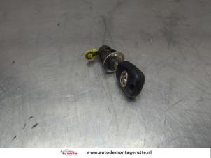 O208300 Gebruikte cilinderslot portier links Toyota Aygo