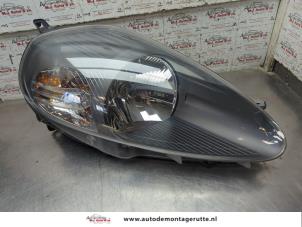 O208316 Gebruikte rechter koplamp Fiat Punto Grande