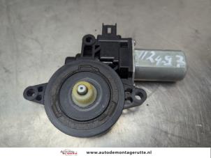 O208341 Gebruikte raammotor portier Mazda 3