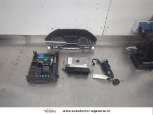 O208348 Gebruikte kontaktslot + computer Peugeot 208