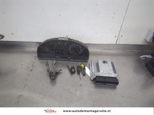 O208347 Gebruikte kontaktslot + computer Volkswagen Transporter