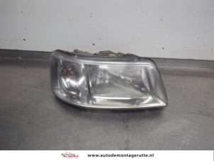 O208357 Gebruikte koplamp rechts Volkswagen Transporter