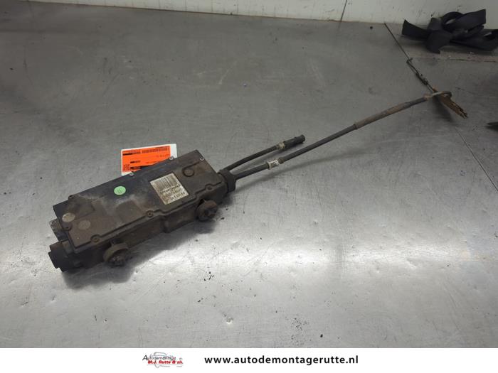 Gebruikte Handrem Mechaniek Renault Scénic II (JM) 1.6 16V Prijs op aanvraag aangeboden door Autodemontage M.J. Rutte B.V.