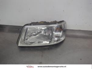 O208359 Gebruikte koplamp links Volkswagen Transporter